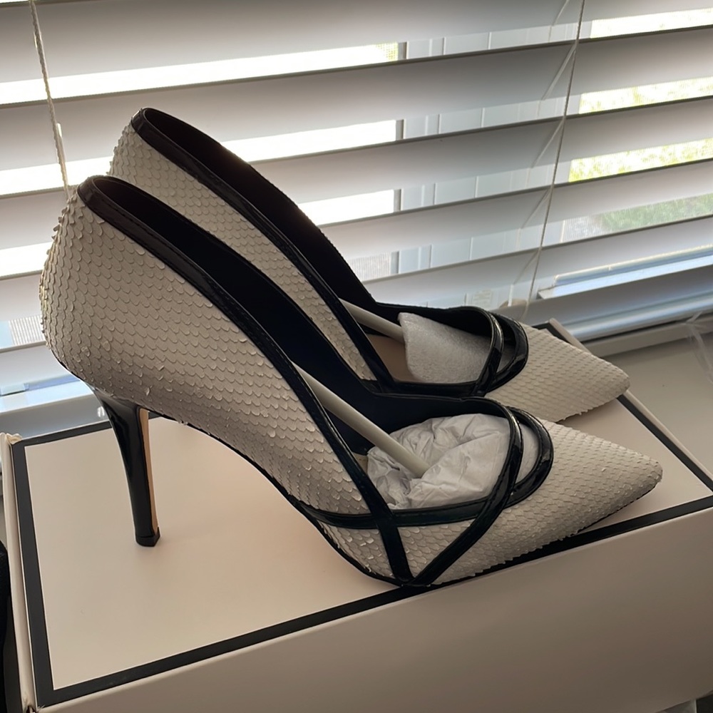 WHBM Diana snake high pump size 10